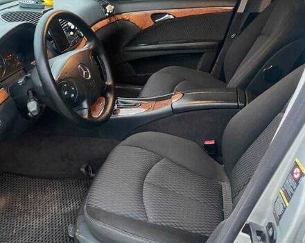 Серый Мерседес Е-Класс, объемом двигателя 2.1 л и пробегом 330 тыс. км за 6200 $, фото 5 на Automoto.ua