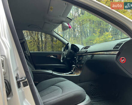 Серый Мерседес Е-Класс, объемом двигателя 2.15 л и пробегом 320 тыс. км за 4999 $, фото 29 на Automoto.ua