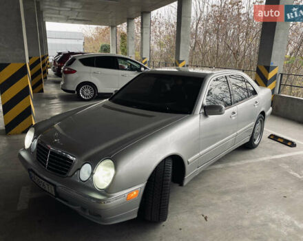 Серый Мерседес Е-Класс, объемом двигателя 3.2 л и пробегом 490 тыс. км за 4099 $, фото 6 на Automoto.ua