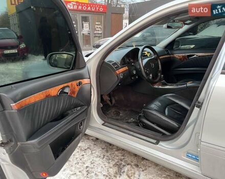 Сірий Мерседес Е-Клас, об'ємом двигуна 2.8 л та пробігом 327 тис. км за 5490 $, фото 12 на Automoto.ua