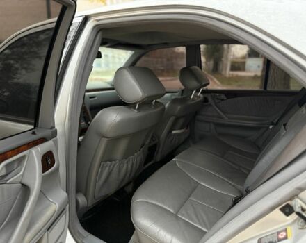 Серый Мерседес Е-Класс, объемом двигателя 3.2 л и пробегом 399 тыс. км за 3500 $, фото 9 на Automoto.ua