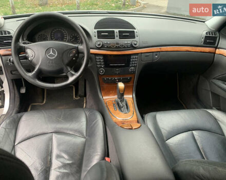 Серый Мерседес Е-Класс, объемом двигателя 2.6 л и пробегом 300 тыс. км за 4100 $, фото 8 на Automoto.ua