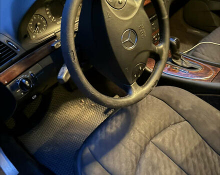 Серый Мерседес Е-Класс, объемом двигателя 2.2 л и пробегом 350 тыс. км за 5800 $, фото 4 на Automoto.ua