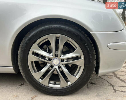 Сірий Мерседес Е-Клас, об'ємом двигуна 2.69 л та пробігом 315 тис. км за 5500 $, фото 56 на Automoto.ua