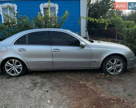 Серый Мерседес Е-Класс, объемом двигателя 3.2 л и пробегом 300 тыс. км за 2600 $, фото 2 на Automoto.ua