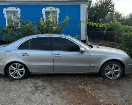 Серый Мерседес Е-Класс, объемом двигателя 3.2 л и пробегом 300 тыс. км за 2600 $, фото 2 на Automoto.ua