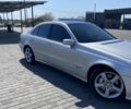 Серый Мерседес Е-Класс, объемом двигателя 5 л и пробегом 400 тыс. км за 6400 $, фото 1 на Automoto.ua