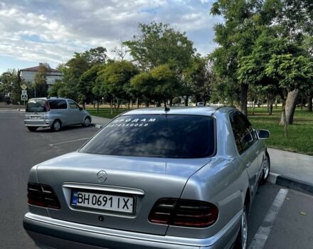 Серый Мерседес Е-Класс, объемом двигателя 2.2 л и пробегом 300 тыс. км за 4600 $, фото 5 на Automoto.ua