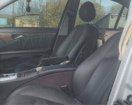 Серый Мерседес Е-Класс, объемом двигателя 3.2 л и пробегом 300 тыс. км за 2600 $, фото 19 на Automoto.ua