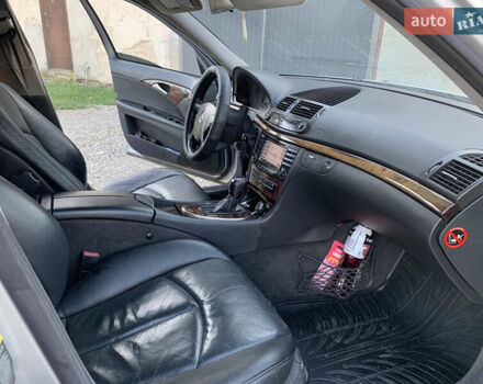 Сірий Мерседес Е-Клас, об'ємом двигуна 2.2 л та пробігом 380 тис. км за 4999 $, фото 16 на Automoto.ua