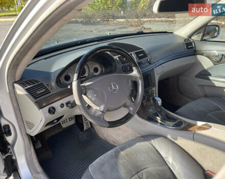 Мерседес Е-Клас 2002 у Золотоноше на Automoto.ua Сірий Мерседес Е-Клас, об'ємом двигуна 4.97 л та пробігом 300 тис. км за 4100 $, фото 8 на Automoto.ua