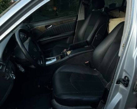 Серый Мерседес Е-Класс, объемом двигателя 3.2 л и пробегом 300 тыс. км за 2600 $, фото 7 на Automoto.ua