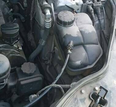 Серый Мерседес Е-Класс, объемом двигателя 3.2 л и пробегом 300 тыс. км за 2600 $, фото 7 на Automoto.ua