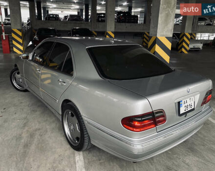 Серый Мерседес Е-Класс, объемом двигателя 3.2 л и пробегом 490 тыс. км за 4099 $, фото 4 на Automoto.ua