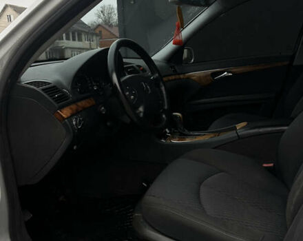 Серый Мерседес Е-Класс, объемом двигателя 2.69 л и пробегом 270 тыс. км за 5950 $, фото 14 на Automoto.ua