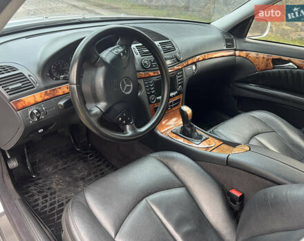 Сірий Мерседес Е-Клас, об'ємом двигуна 2.69 л та пробігом 315 тис. км за 5500 $, фото 31 на Automoto.ua