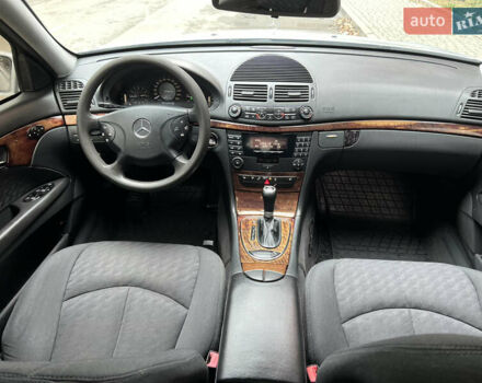 Серый Мерседес Е-Класс, объемом двигателя 2.15 л и пробегом 320 тыс. км за 4999 $, фото 31 на Automoto.ua