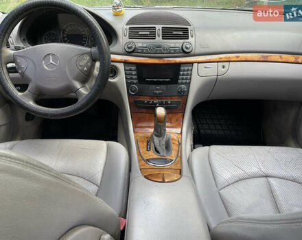 Мерседес Е-Класс 2002 в Остоге на Automoto.ua Серый Мерседес Е-Класс, объемом двигателя 2.15 л и пробегом 377 тыс. км за 4750 $, фото 24 на Automoto.ua