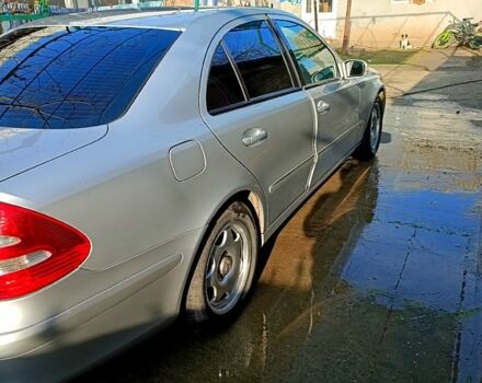 Серый Мерседес Е-Класс, объемом двигателя 2.1 л и пробегом 330 тыс. км за 7000 $, фото 5 на Automoto.ua