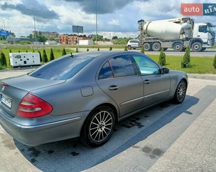 Сірий Мерседес Е-Клас, об'ємом двигуна 2.7 л та пробігом 310 тис. км за 6800 $, фото 3 на Automoto.ua