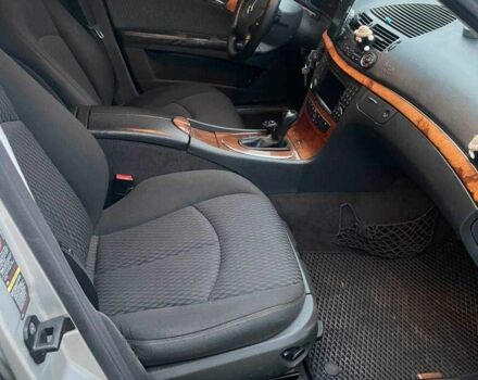 Серый Мерседес Е-Класс, объемом двигателя 2.1 л и пробегом 330 тыс. км за 6200 $, фото 8 на Automoto.ua