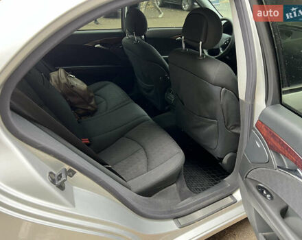 Серый Мерседес Е-Класс, объемом двигателя 2.15 л и пробегом 320 тыс. км за 4999 $, фото 23 на Automoto.ua