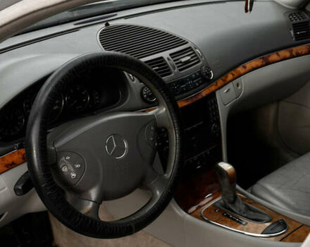 Серый Мерседес Е-Класс, объемом двигателя 2.2 л и пробегом 360 тыс. км за 5450 $, фото 29 на Automoto.ua