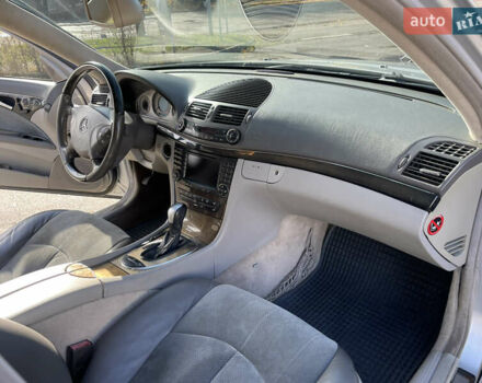 Мерседес Е-Клас 2002 у Золотоноше на Automoto.ua Сірий Мерседес Е-Клас, об'ємом двигуна 4.97 л та пробігом 300 тис. км за 4100 $, фото 12 на Automoto.ua