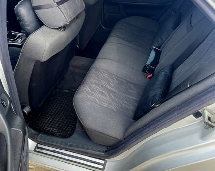 Серый Мерседес Е-Класс, объемом двигателя 2 л и пробегом 320 тыс. км за 4500 $, фото 5 на Automoto.ua