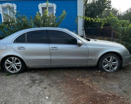 Серый Мерседес Е-Класс, объемом двигателя 3.2 л и пробегом 300 тыс. км за 2600 $, фото 3 на Automoto.ua