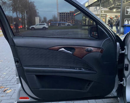 Сірий Мерседес Е-Клас, об'ємом двигуна 2.2 л та пробігом 351 тис. км за 5400 $, фото 17 на Automoto.ua