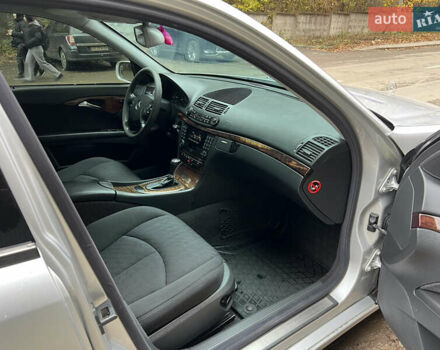 Серый Мерседес Е-Класс, объемом двигателя 2.15 л и пробегом 320 тыс. км за 4999 $, фото 28 на Automoto.ua