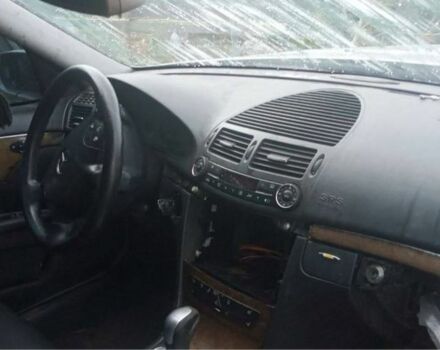 Серый Мерседес Е-Класс, объемом двигателя 3.2 л и пробегом 300 тыс. км за 2600 $, фото 12 на Automoto.ua