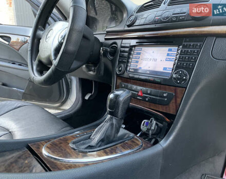 Сірий Мерседес Е-Клас, об'ємом двигуна 2.2 л та пробігом 380 тис. км за 4999 $, фото 17 на Automoto.ua