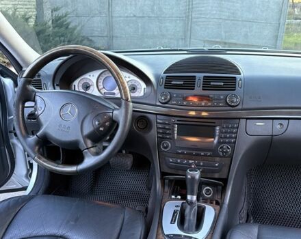 Сірий Мерседес Е-Клас, об'ємом двигуна 5 л та пробігом 280 тис. км за 6499 $, фото 19 на Automoto.ua