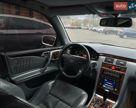 Серый Мерседес Е-Класс, объемом двигателя 3.2 л и пробегом 490 тыс. км за 4099 $, фото 11 на Automoto.ua