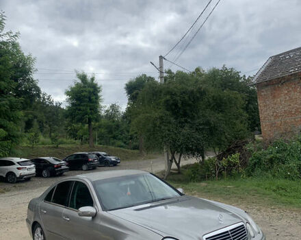 Серый Мерседес Е-Класс, объемом двигателя 2.15 л и пробегом 426 тыс. км за 6000 $, фото 2 на Automoto.ua