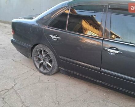 Серый Мерседес Е-Класс, объемом двигателя 3.22 л и пробегом 364 тыс. км за 5400 $, фото 2 на Automoto.ua