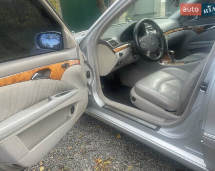 Мерседес Е-Класс 2002 в Остоге на Automoto.ua Серый Мерседес Е-Класс, объемом двигателя 2.15 л и пробегом 377 тыс. км за 4750 $, фото 18 на Automoto.ua