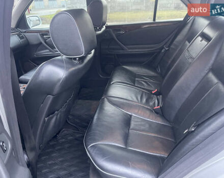 Серый Мерседес Е-Класс, объемом двигателя 3.23 л и пробегом 490 тыс. км за 4400 $, фото 18 на Automoto.ua