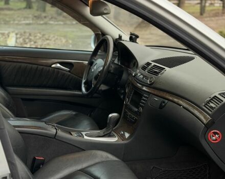 Сірий Мерседес Е-Клас, об'ємом двигуна 2.7 л та пробігом 335 тис. км за 4750 $, фото 18 на Automoto.ua