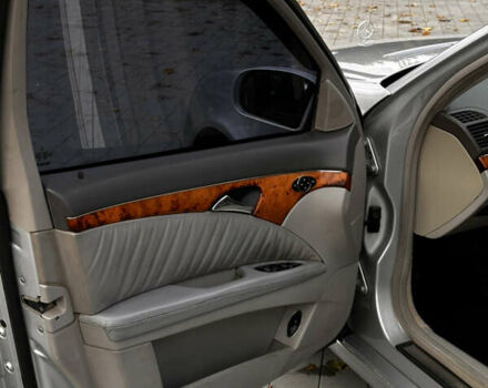 Серый Мерседес Е-Класс, объемом двигателя 2.2 л и пробегом 360 тыс. км за 5450 $, фото 28 на Automoto.ua