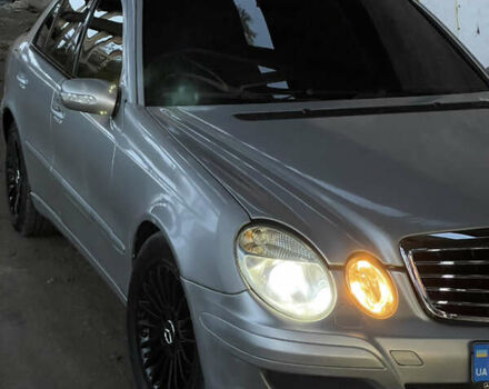 Сірий Мерседес Е-Клас, об'ємом двигуна 2.2 л та пробігом 350 тис. км за 4500 $, фото 1 на Automoto.ua