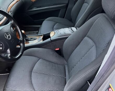 Мерседес Е-Клас 2002 у Черкасах на Automoto.ua Сірий Мерседес Е-Клас, об'ємом двигуна 2.7 л та пробігом 310 тис. км за 6700 $, фото 4 на Automoto.ua