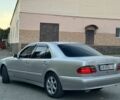 Серый Мерседес Е-Класс, объемом двигателя 2.2 л и пробегом 348 тыс. км за 3000 $, фото 4 на Automoto.ua