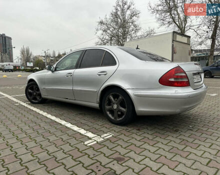 Серый Мерседес Е-Класс, объемом двигателя 2.4 л и пробегом 400 тыс. км за 4800 $, фото 5 на Automoto.ua