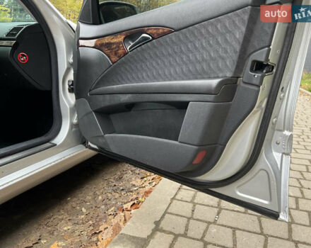 Серый Мерседес Е-Класс, объемом двигателя 2.15 л и пробегом 320 тыс. км за 4999 $, фото 27 на Automoto.ua