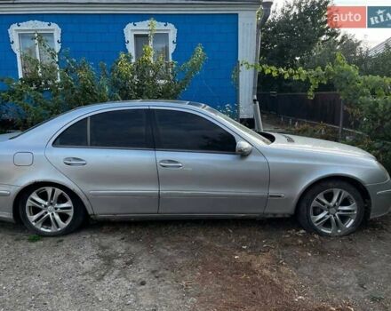Серый Мерседес Е-Класс, объемом двигателя 3.2 л и пробегом 300 тыс. км за 2600 $, фото 1 на Automoto.ua