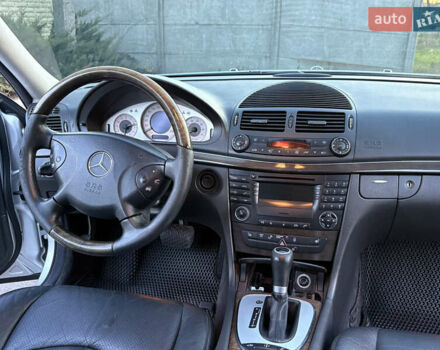 Серый Мерседес Е-Класс, объемом двигателя 5 л и пробегом 280 тыс. км за 6499 $, фото 19 на Automoto.ua