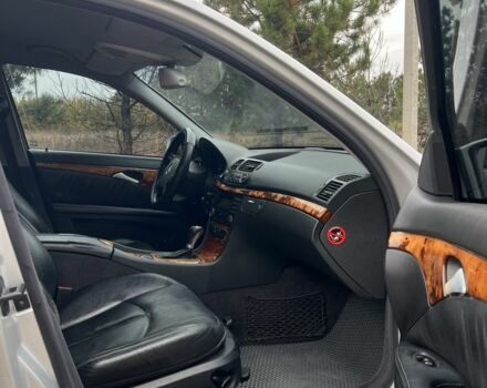 Серый Мерседес Е-Класс, объемом двигателя 2.7 л и пробегом 530 тыс. км за 3350 $, фото 5 на Automoto.ua